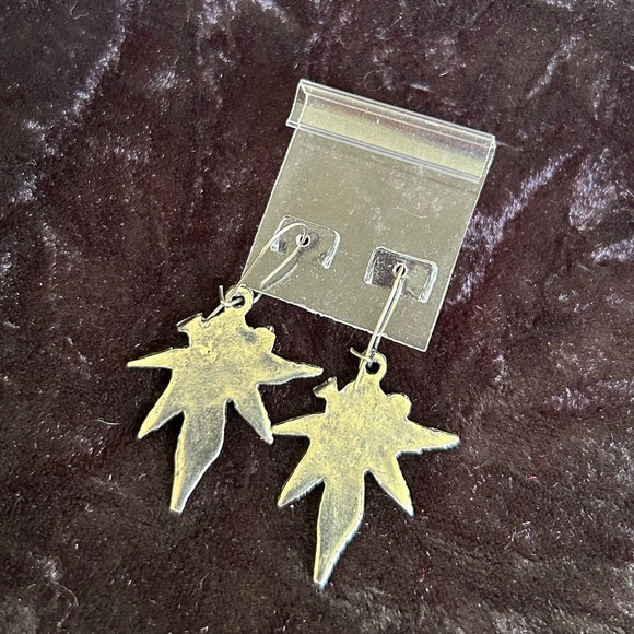 🍓VINTAGE DEADSTOCK POT EARRINGS WEED MARY JANE EARRINGS - Picture 3 of 3